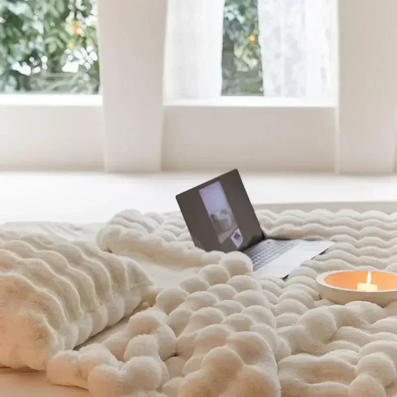 Plush Wool Blanket for Cozy Comfort and Warmth
