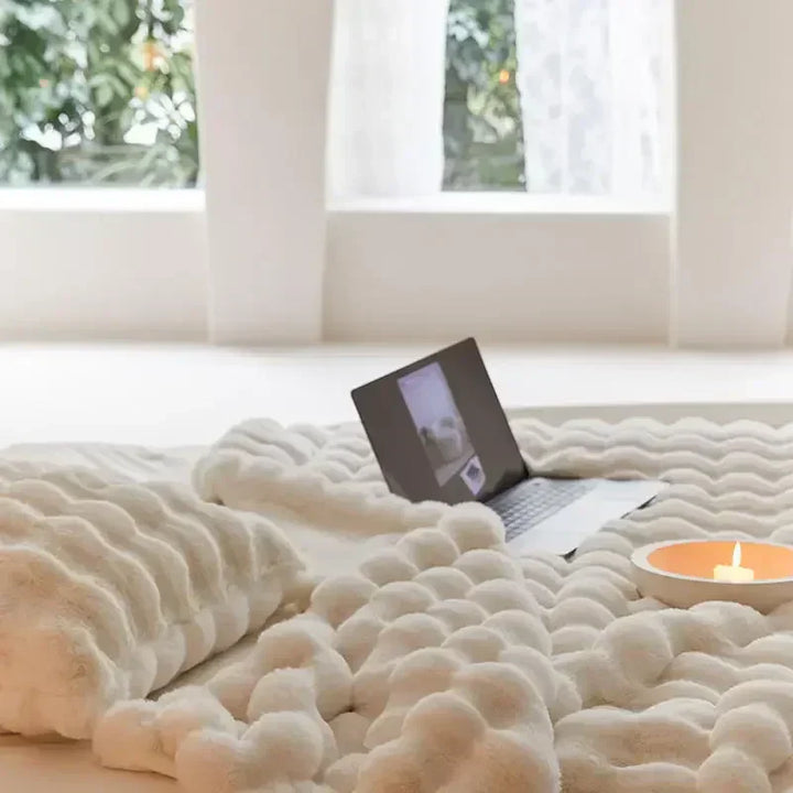 Plush Wool Blanket for Cozy Comfort and Warmth