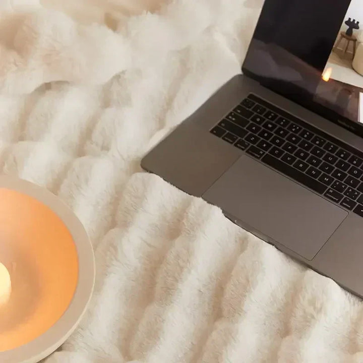 Plush Wool Blanket for Cozy Comfort and Warmth