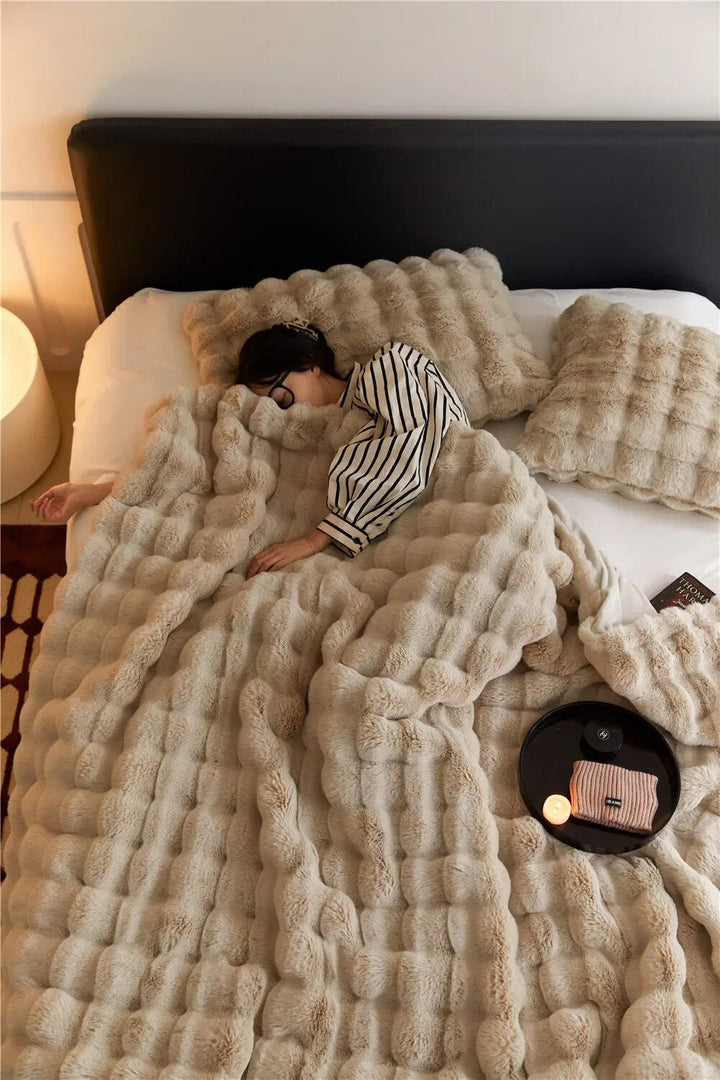 Plush Wool Blanket for Cozy Comfort and Warmth